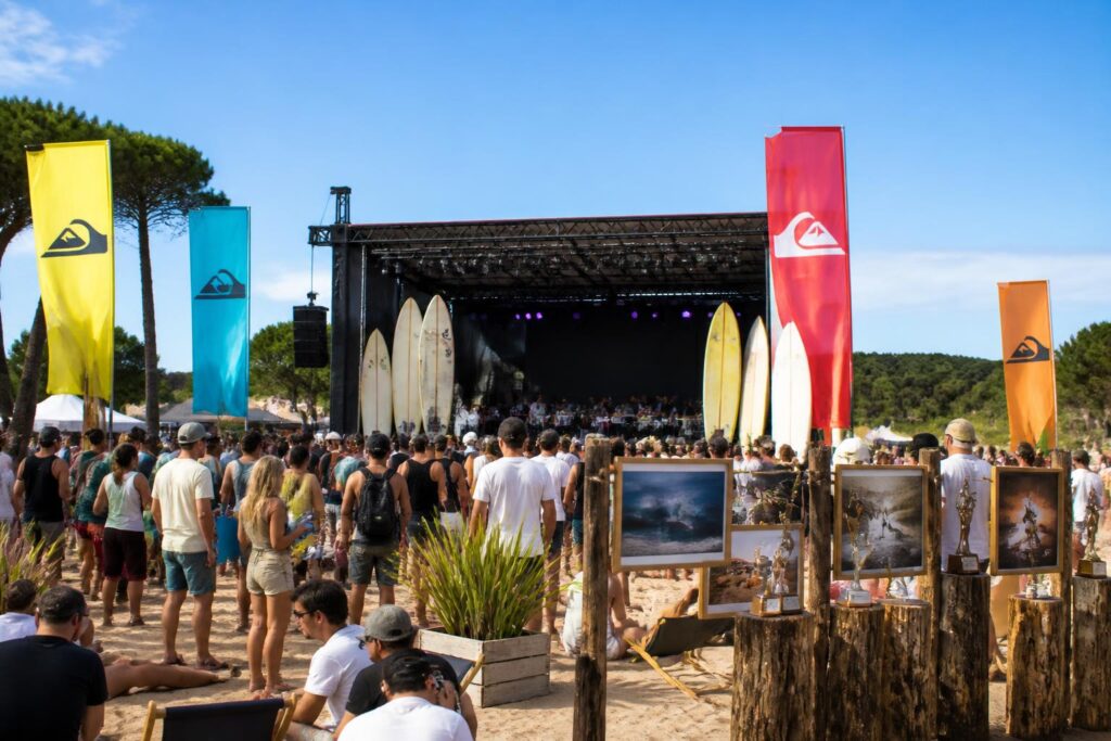 découvrez le festival quiksilver 2025 à hossegor, une célébration des exploits impressionnants des surfeurs zeke lau et leonardo fioravanti dans un cadre exceptionnel.