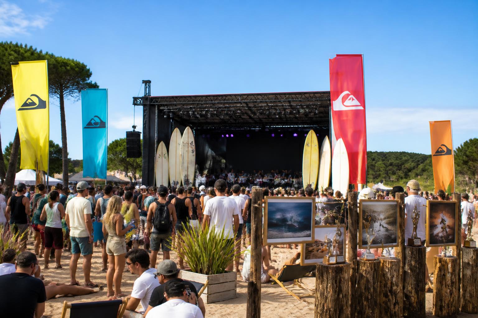 découvrez le festival quiksilver 2025 à hossegor, une célébration des exploits impressionnants des surfeurs zeke lau et leonardo fioravanti dans un cadre exceptionnel.
