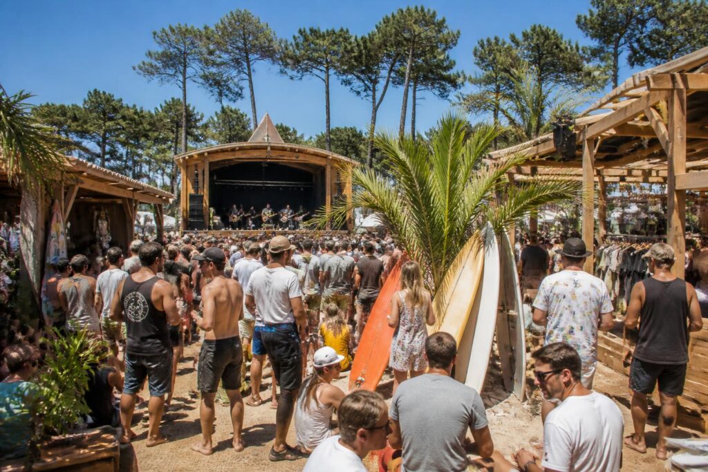 découvrez le festival quiksilver by swatch 2025 à hossegor : un événement exceptionnel avec un programme de rêve, des performances de surf spectaculaires et une ambiance festive qui enflammera la ville.