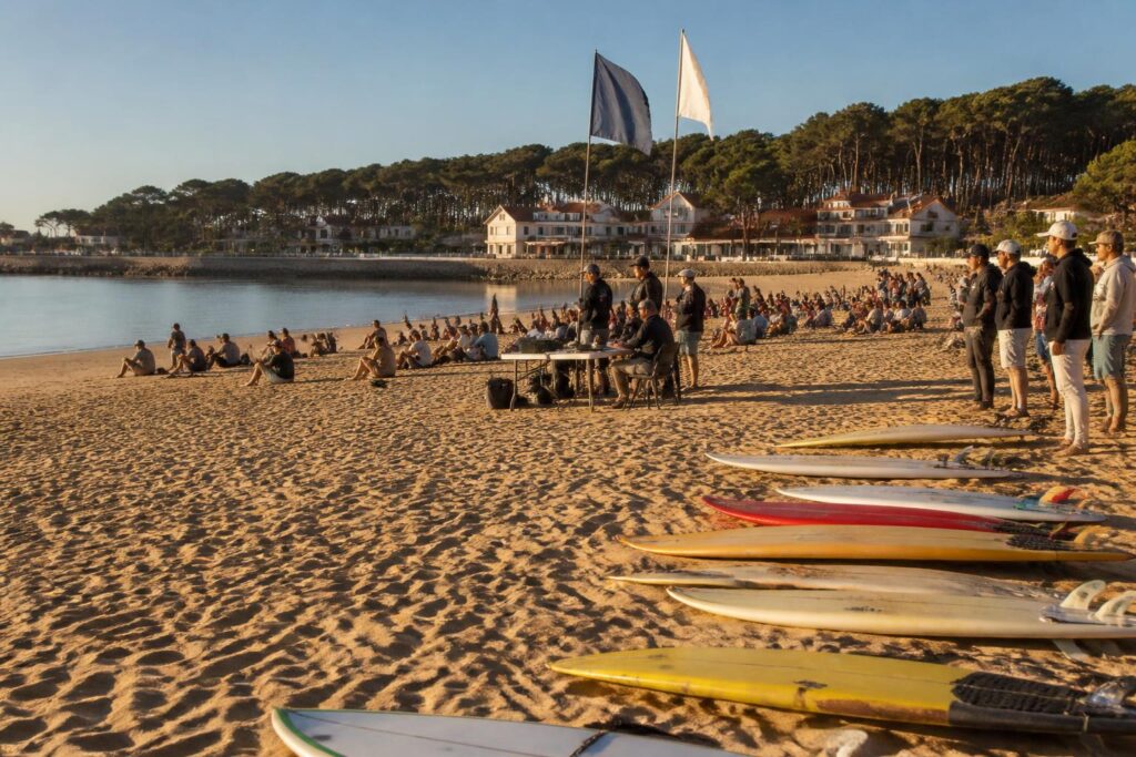 découvrez les championnats de france de surf, une compétition passionnante qui se déroule au cœur des landes, où les meilleurs surfeurs affrontent les vagues dans un cadre naturel exceptionnel.