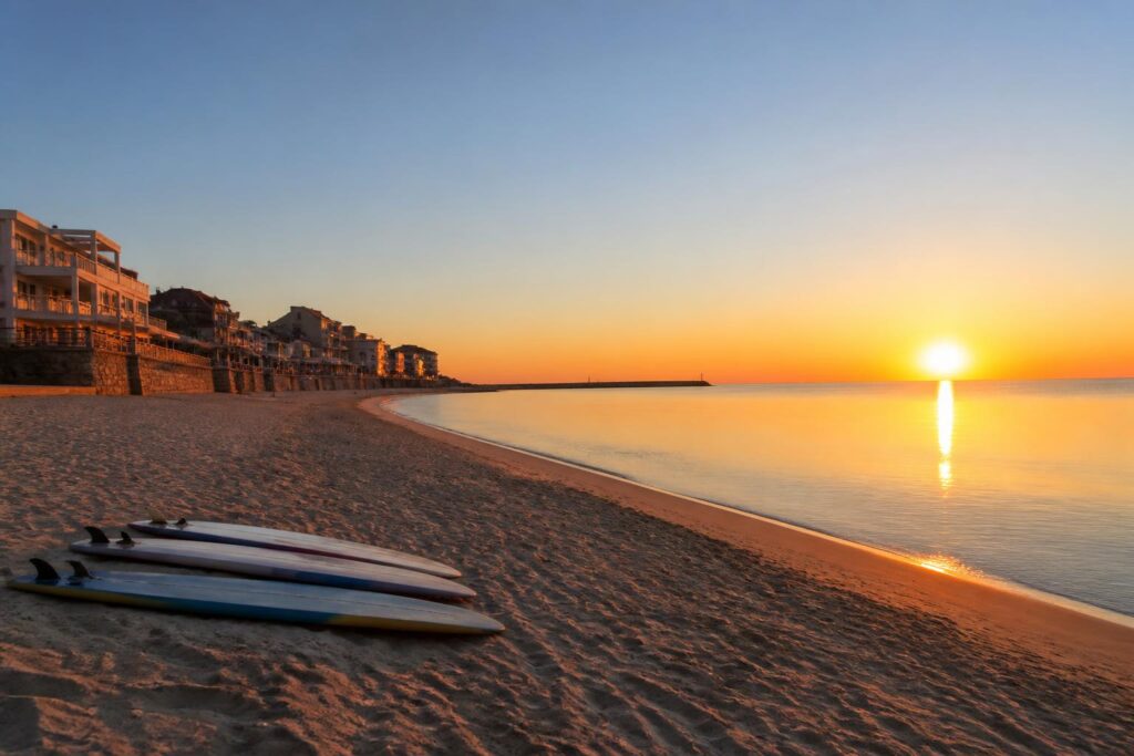 découvrez notre sélection des 10 meilleures destinations balnéaires avec des hôtels abordables pour des vacances d'été inoubliables alliant détente et petit budget.