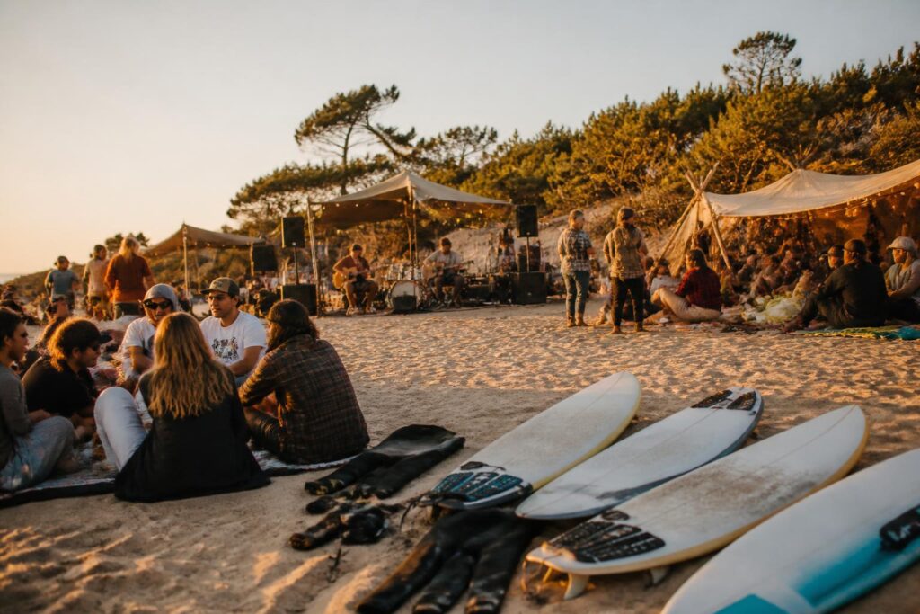 plongez dans l'ambiance unique du quiksilver festival à capbreton, hossegor et seignosse : musique, surf et culture au rendez-vous pour un été inoubliable.