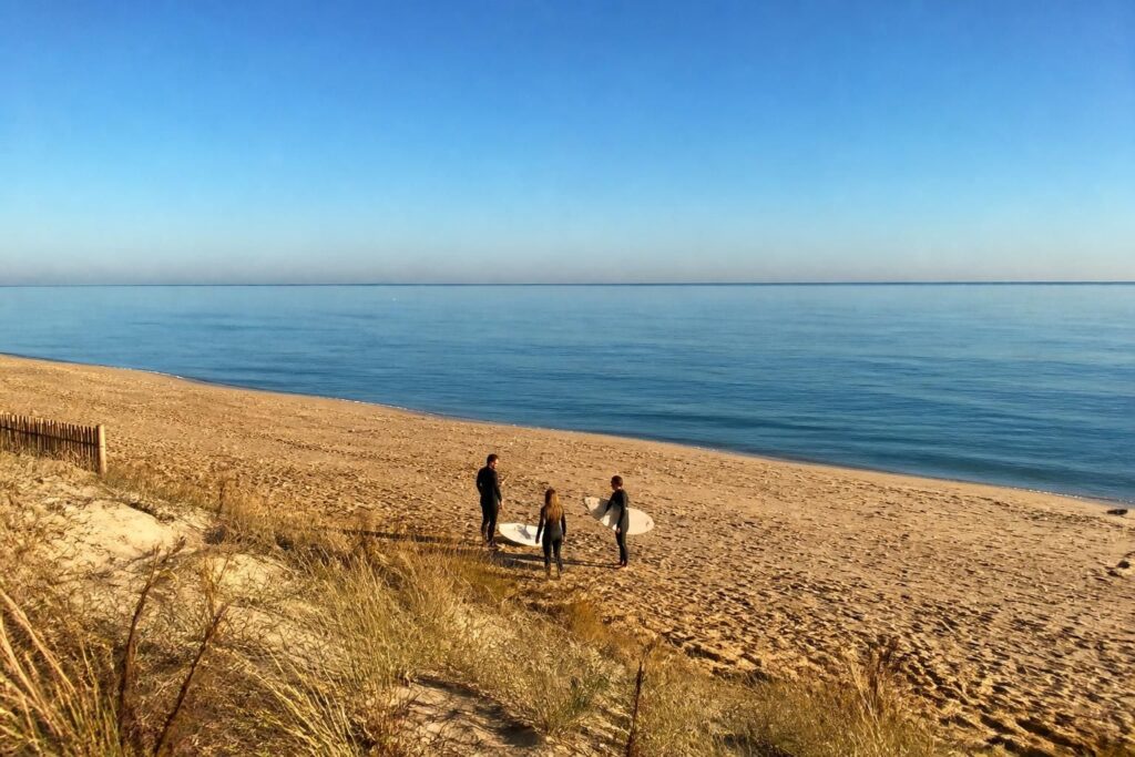 découvrez les webcams en direct des landes et plongez au cœur des plages atlantiques pour admirer en temps réel les paysages, le surf et la nature préservée.